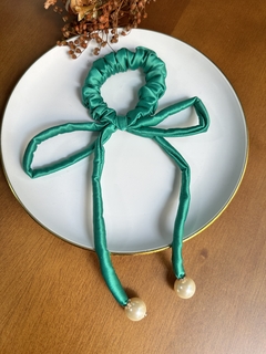 Scrunchies Slim com fio acetinado na internet