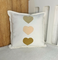 Almohadón 3 corazones - comprar online