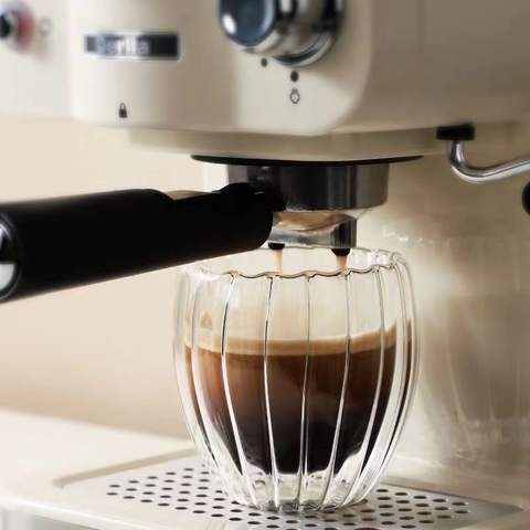 Taza facetada sin asa vidrio