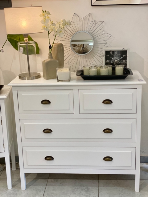 Comoda antigua color blanca