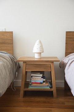 n.44 - Mesa de luz Rafael