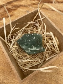 Pedra do signo de Capricórnio - Quartzo verde + caixinha