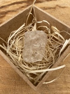 Pedra do signo de Áries - Cristal transparente + caixinha 