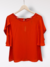 28015-BLUSA DE CREPE CON VOLADO SUPERPUESTO - comprar online