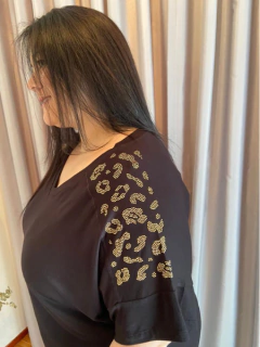 Remerón de viscosa con tachas en las mangas - comprar online