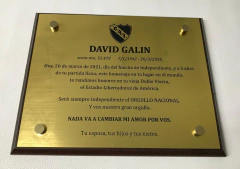 Medidas: 30 x 25cm con embellecedores grabada en LÁSER, CADA UNA, Mínimo de Compra x 1 unidad