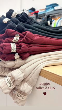 Jogger borgoña Teens en internet