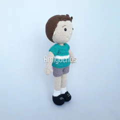 boneco de crochê
