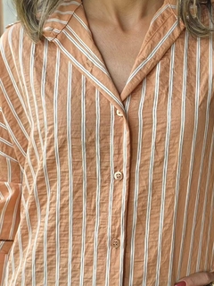 BS-0829- Camisa de listras fundo cor pessego na internet