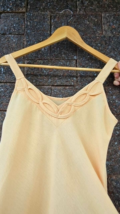 BS-0823- Blusa tecido duna amarelo manteiga trança decote