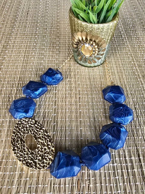 CO-0709A - Colar contas grandes cor lapis-lázuli 1 oval metal dourado