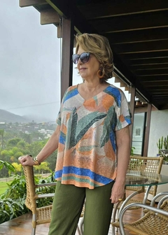 BS-0817- Blusa devorê decote V estampa folhas verdes na internet