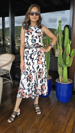 VE-0822- Vestido fluity estampa abstrata fundo off sem mangas - loja online