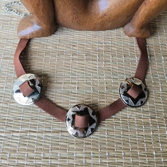 CO-0722A - choker camurca caramelo 3discos western dourado - comprar online