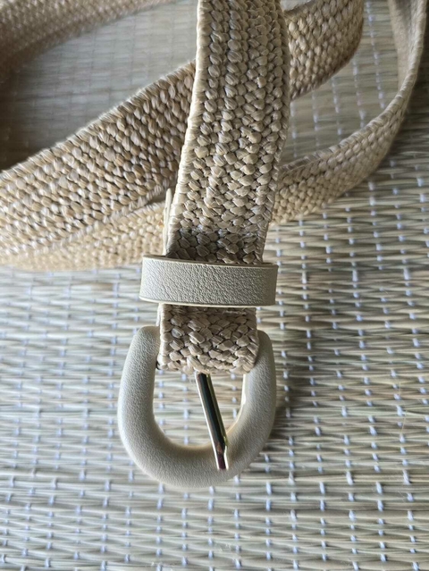CI-0217A- Cinto fino palha com elástico fivela meia-lua coberta courino cor natural - comprar online