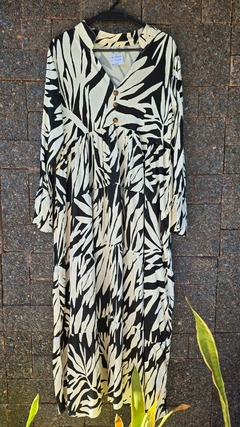VE-0852A- Vestido Iara em viscose com estampa preta e off-white, modelo 3 Marias longo - Kelch