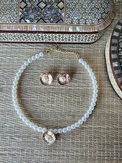 CO-0744 - Cjto colar e brinco aro perola media pingente disco martelado dourado miolo perola na internet