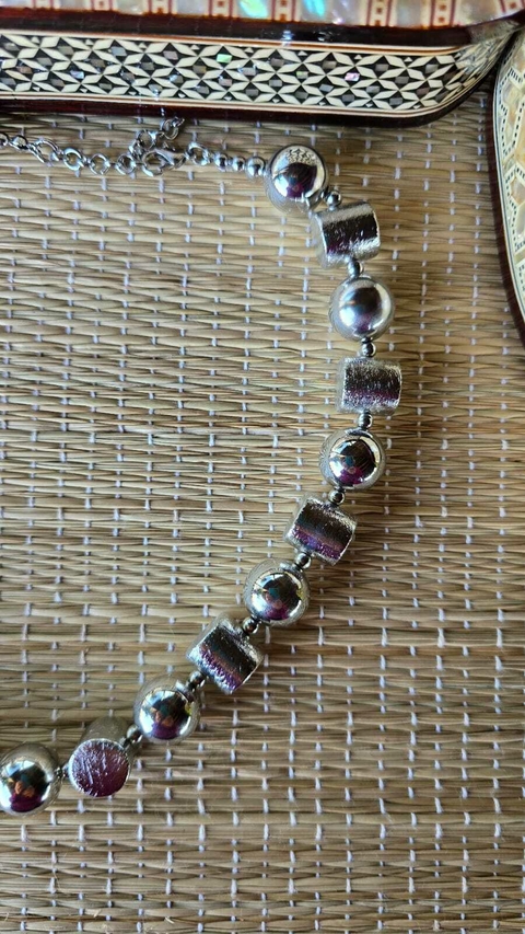 CO-0751A - Colar curto prateado fosco bolas e barris tamanho medio - comprar online