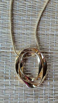 CO-0755 - Colar longo dourado 2 aros ovais retorcidos circunscritos - comprar online