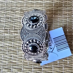 PU-0034 - Pulseira elastico metal prateado medalhões miolo preto - Kelch
