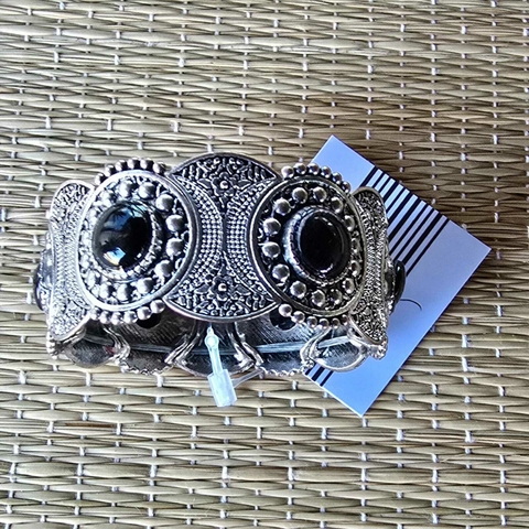 PU-0034 - Pulseira elastico metal prateado medalhões miolo preto - comprar online