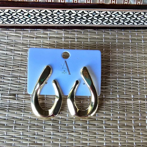 BR-0112- Brinco argola GG dourado formato organico - comprar online