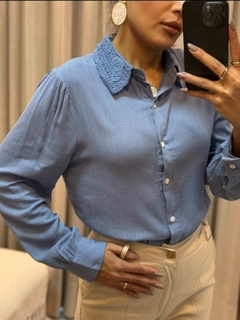 BS-0853 - Camisa , manga longa com gola croche mesma cor, azul jeans - Kelch