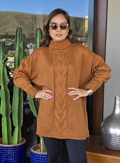 CS-0316- Blusa-poncho em tricot de lã grossa ocre, com mangas e trança larga na frente - Kelch