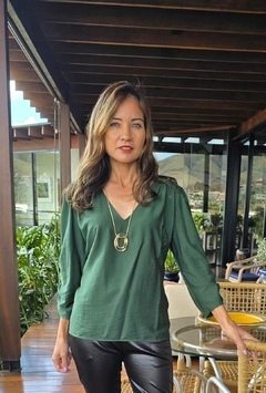 BS-0852 - Blusa decote V com mangas 3/4 franzidas, verde floresta - comprar online