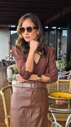 BS-0852B - Blusa decote V com mangas 3/4 franzidas, marrom na internet