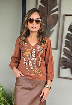 BS-0841- Blusa em linho MARROM bordada na internet