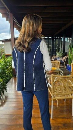 CS-0330-IK - colete camurça marinho por fora e teddy off-white por dentro - loja online