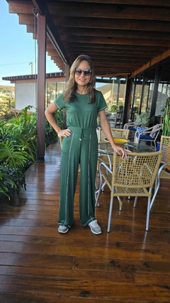 CJ-0200- Conjunto calça/blusa verde, manga curta, costura off-white na perna na internet