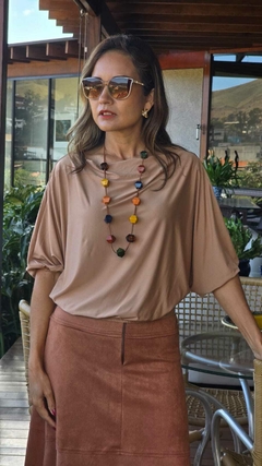 BS-0874A- Blusa em malha fluity bege manga morcego - Kelch