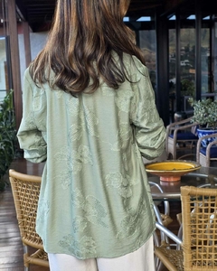 BS-0865A- Camisa toda sedosa tecido devorê verde - loja online
