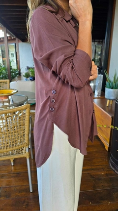 Imagem do BS-0872- Camisão em viscose marrom detalhe botoes na lateral