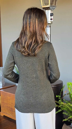 BS-0873A- Blusa tricot de linha verde escuro 1 bolsinho e decote quadradinho - Kelch