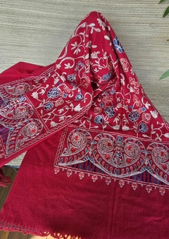 EC-0194A- Pashimina lã vermelha toda bordada e bordado coração nas pontas - comprar online
