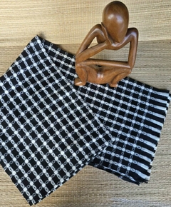 EC-0135- Pashimina lanzinha xadrez menor preto e branco - comprar online