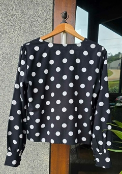 BS-0869 - Blusa crepe preta bolas brancas G na internet