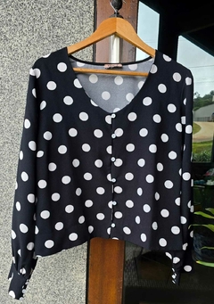 BS-0869 - Blusa crepe preta bolas brancas G - comprar online