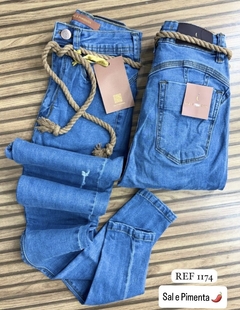 Calça Jeans Sal e Pimenta Com Cinto de Corda Super Premium