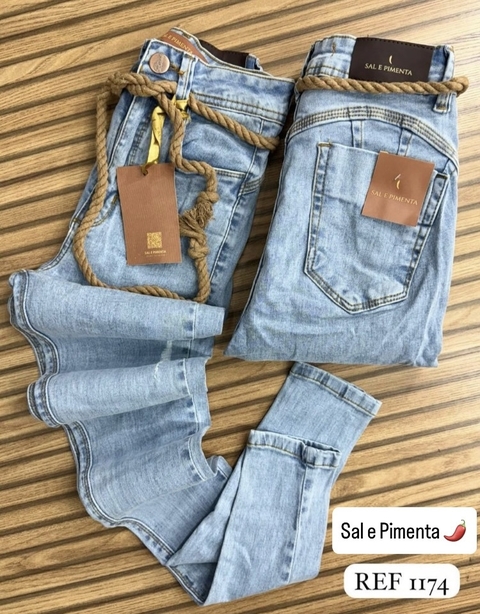 Calça Jeans Sal e Pimenta Com Cinto de Corda Super Premium