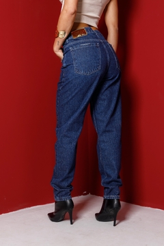 Calça Mom Escura Premium - comprar online
