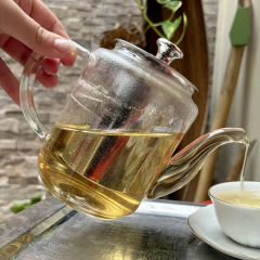 Tetera de vidrio con infusor