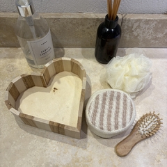 Set de baño diseño corazón en madera