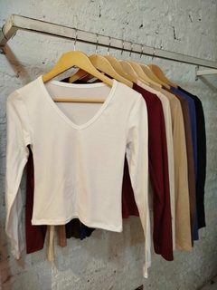 Remera manga larga escote V modal Soft JAI en internet