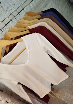 Remera modal Soft escote V TRINI - NAISHA