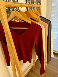 Remera modal Soft escote V TRINI - comprar online