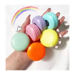 Balsamo labial forma macarron